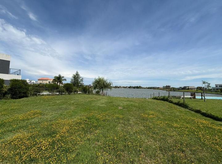 Terreno · 852m²