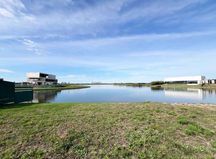 Terreno · 983m²