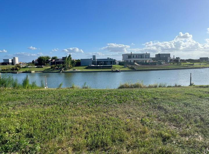 Terreno · 861m²