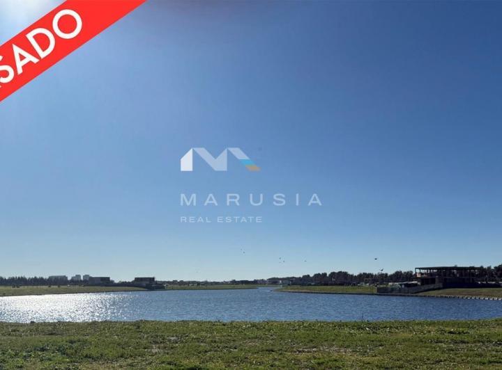 Terreno · 736m²