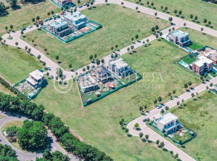 Terreno · 628m²