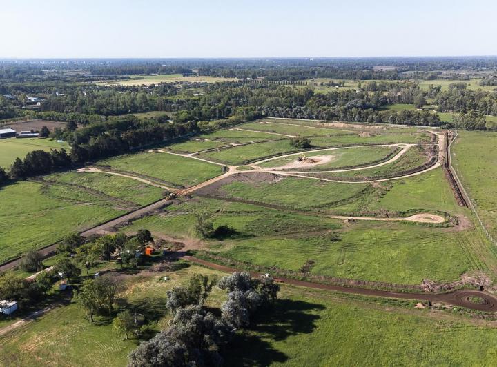 Terreno · 851m²