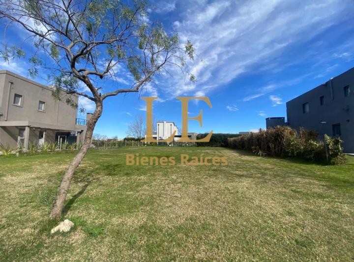 Terreno · 721m²