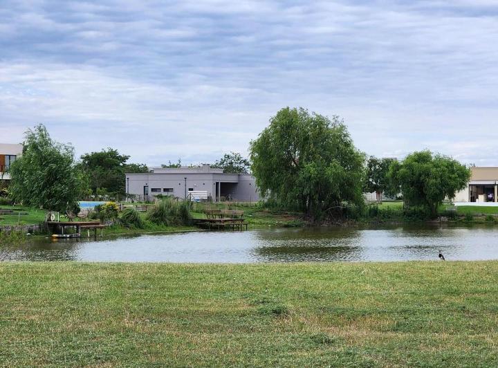 Terreno · 834m²