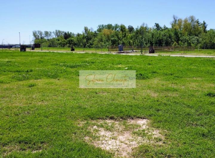 Terreno · 682m²