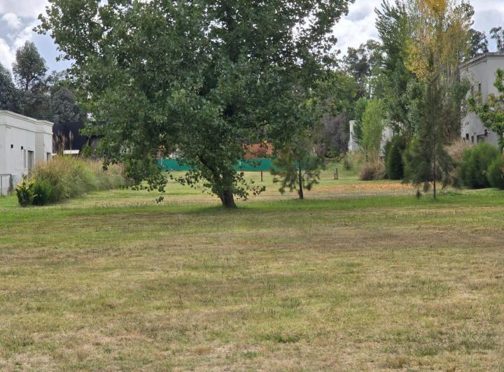 Terreno · 840m²