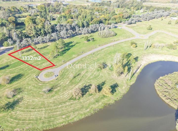 Terreno · 1332m²