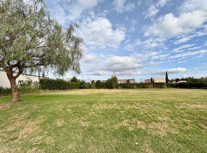 Terreno · 843m²