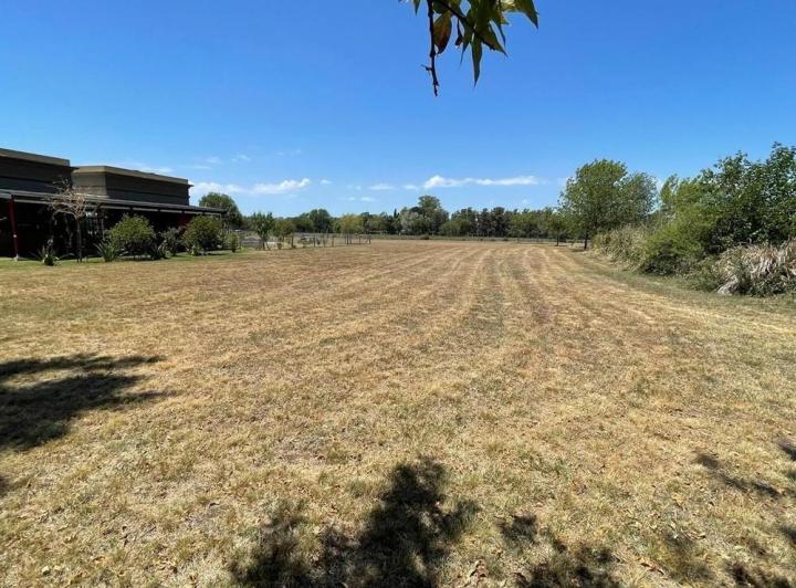 Terreno · 1210m²