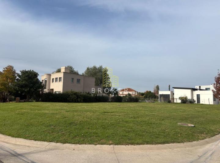 Terreno · 918m²