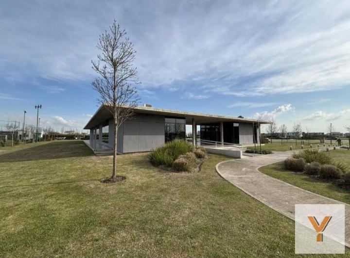 Terreno · 868m²