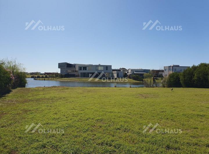 Terreno · 909m²