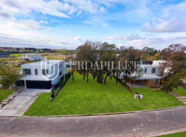 Terreno · 815m²