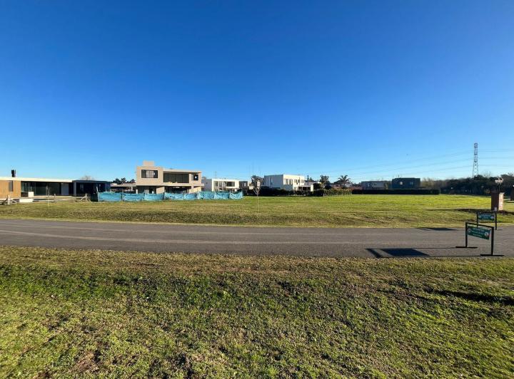 Terreno · 876m²