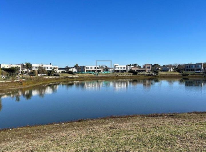 Terreno · 983m²