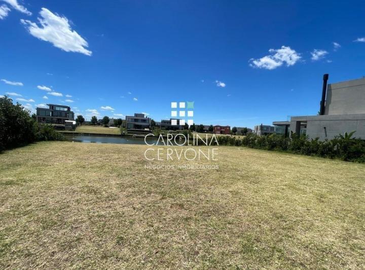 Terreno · 980m²