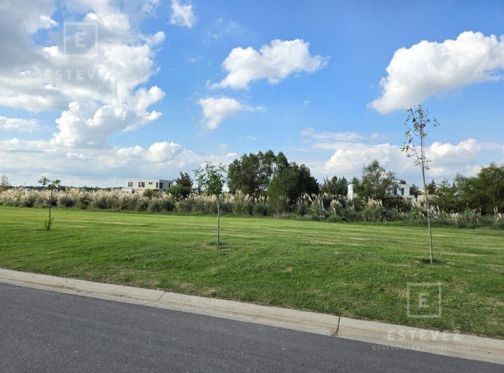 Terreno · 805m²