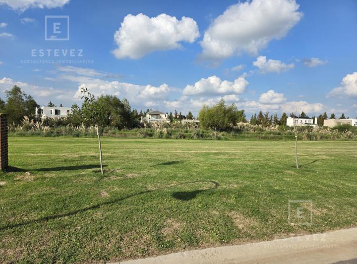 Terreno · 801m²