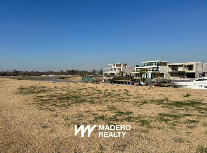 Terreno · 1732m²