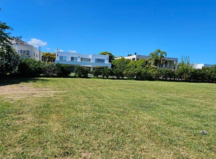 Terreno · 1230m²