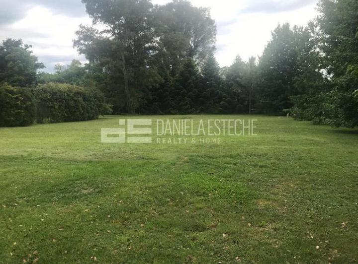 Terreno · 1077m²