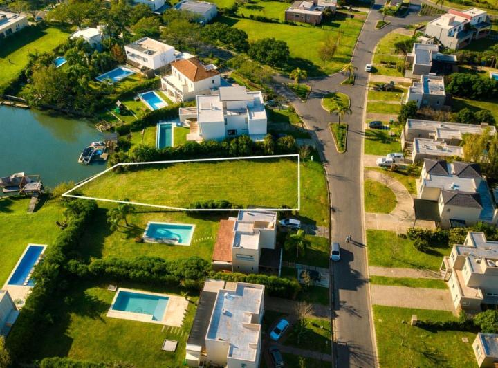 Terreno · 1167m²