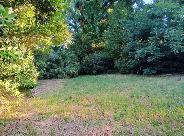 Terreno · 1098m²