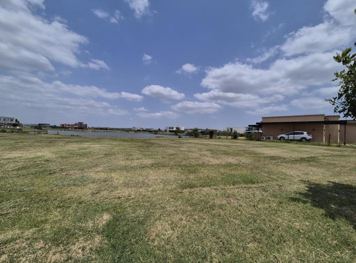 Terreno · 865m²