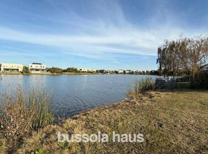 Terreno · 743m²