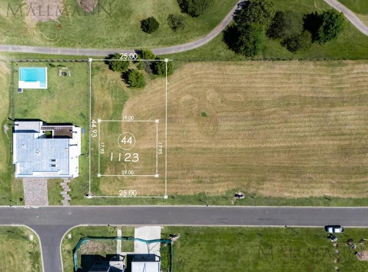 Terreno · 1123m²