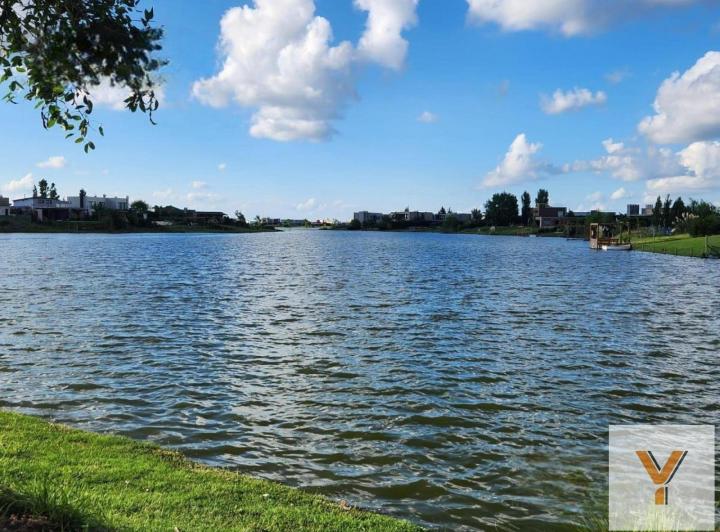 Terreno · 840m²