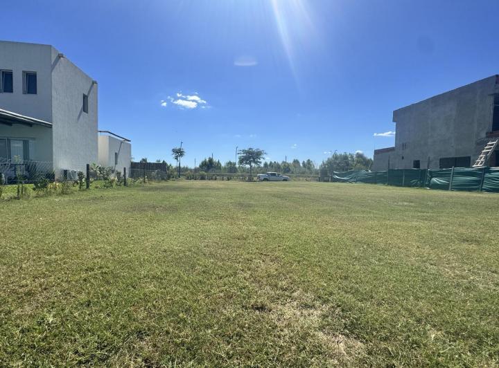 Terreno · 683m²