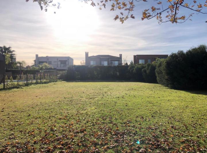 Terreno · 605m²