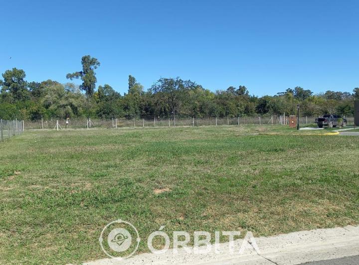 Terreno · 640m²