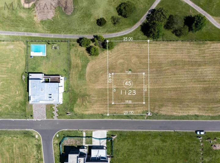 Terreno · 1123m²