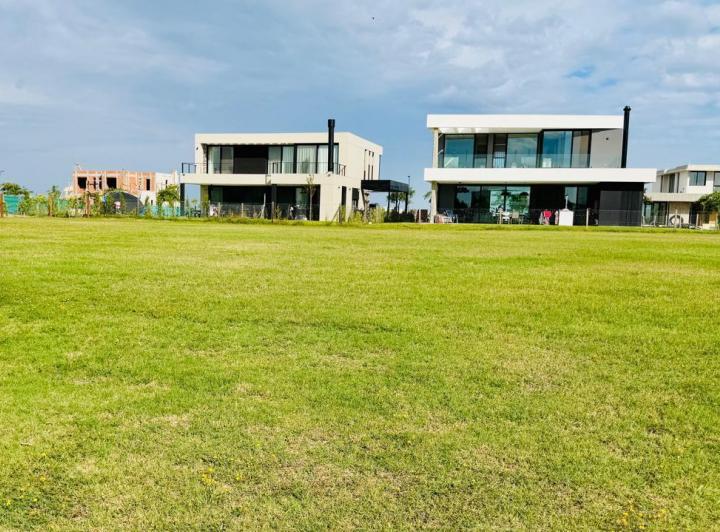 Terreno · 702m²