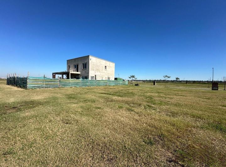 Terreno · 680m²