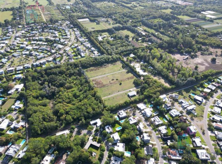 Terreno · 806m²