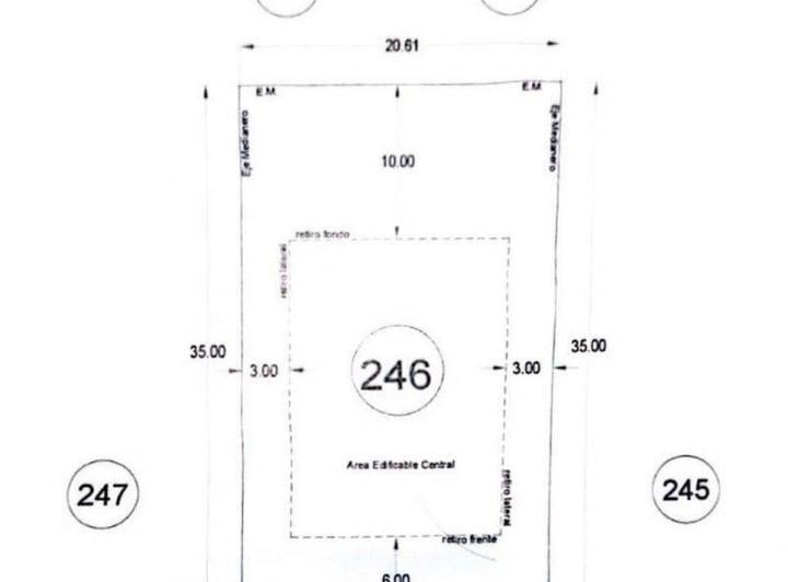 Terreno · 692m²