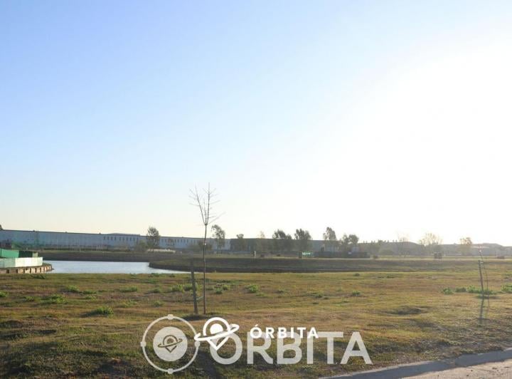 Terreno · 735m²