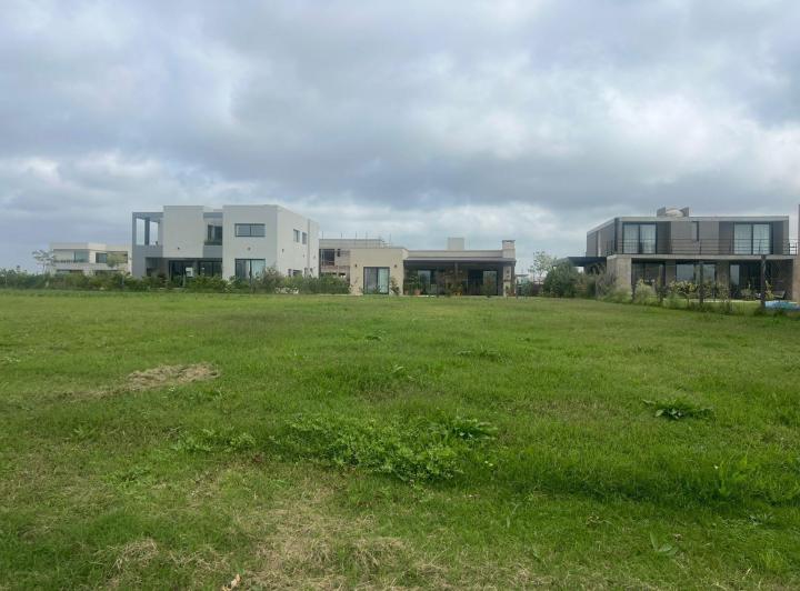 Terreno · 621m²