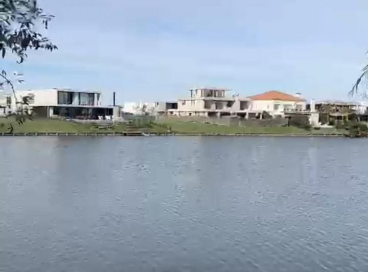 Terreno · 910m²