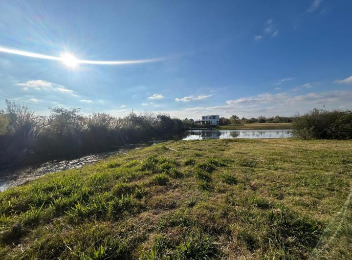 Terreno · 958m²