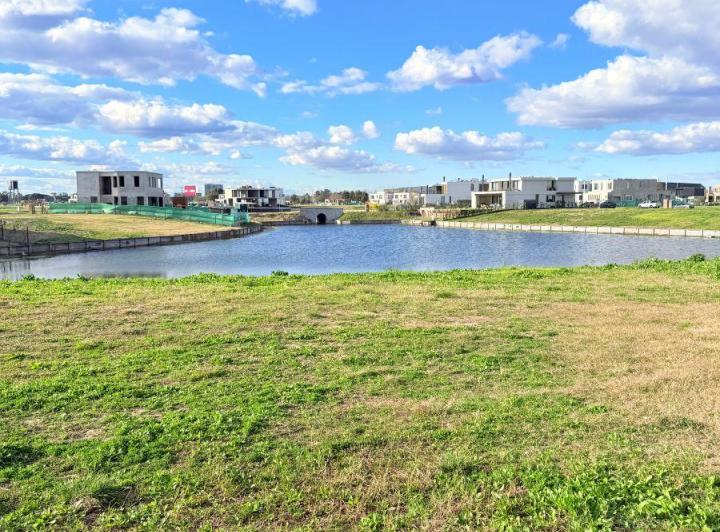 Terreno · 642m²
