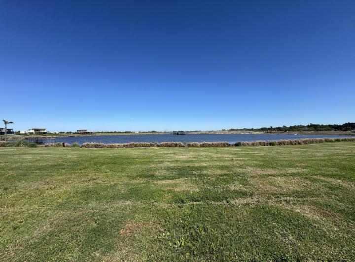 Terreno · 901m²