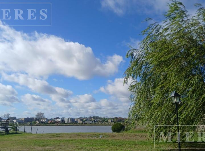 Terreno · 882m²