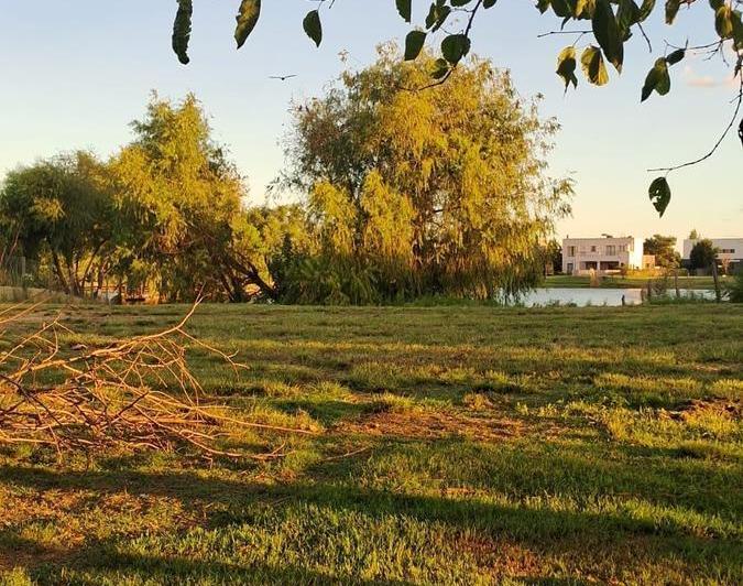 Terreno · 844m²