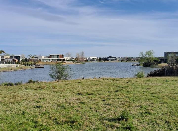 Terreno · 1051m²