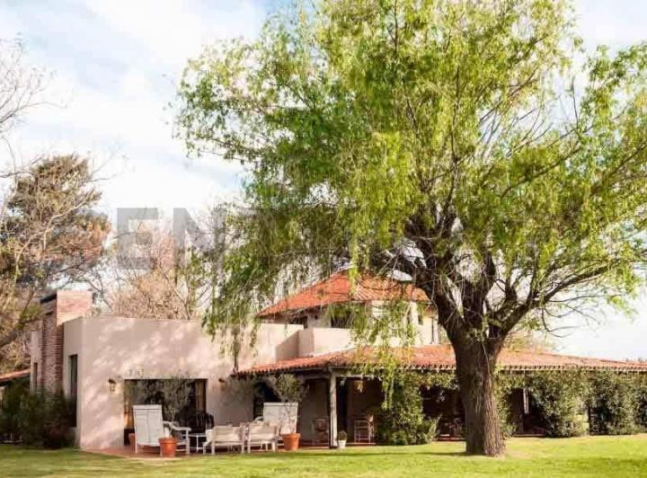 Terreno · 1324m² · 5 Cocheras