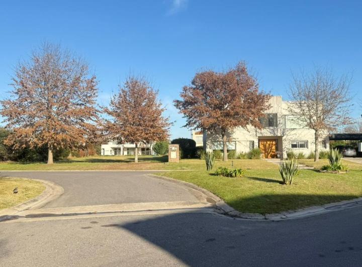 Terreno · 930m²